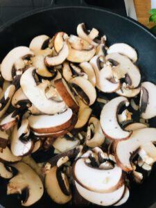 champignons-pfanne-knoblauch-balsamico-essig